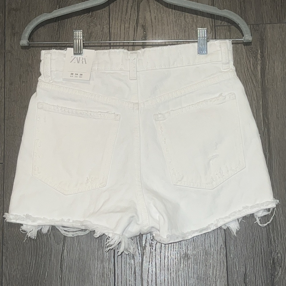 NWT Zara Hi-Rise White Distressed Denim Shorts Size 4 - Picture 7 of 14